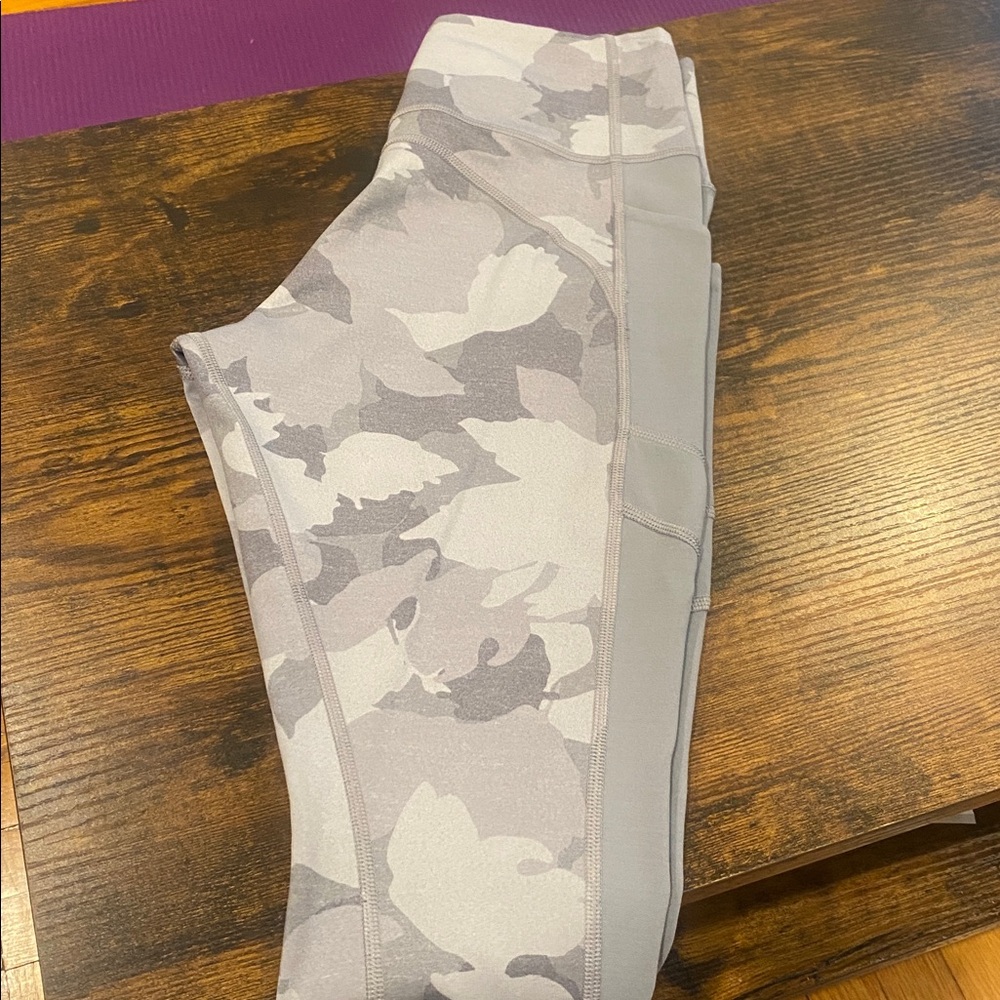 Athleta leggings - Picture 4 of 9